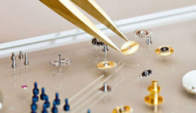 西安伯爵指定维修门店打开表壳